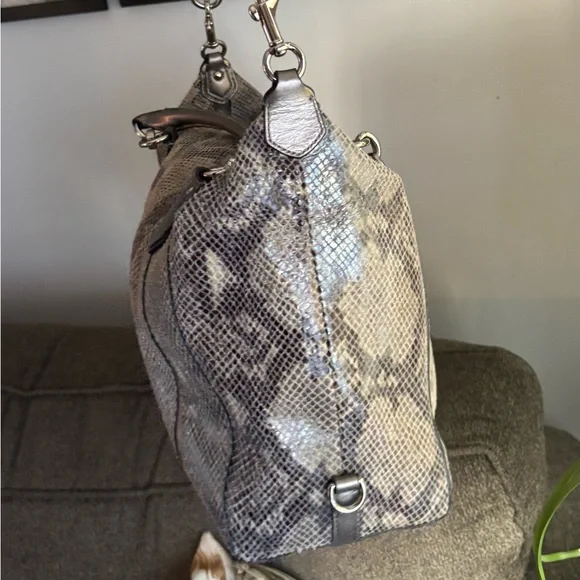 RARE🔥AUTHENTIC COACH 1961 leather Snakeskin metallic leather zip shoulder - Picture 15 of 16